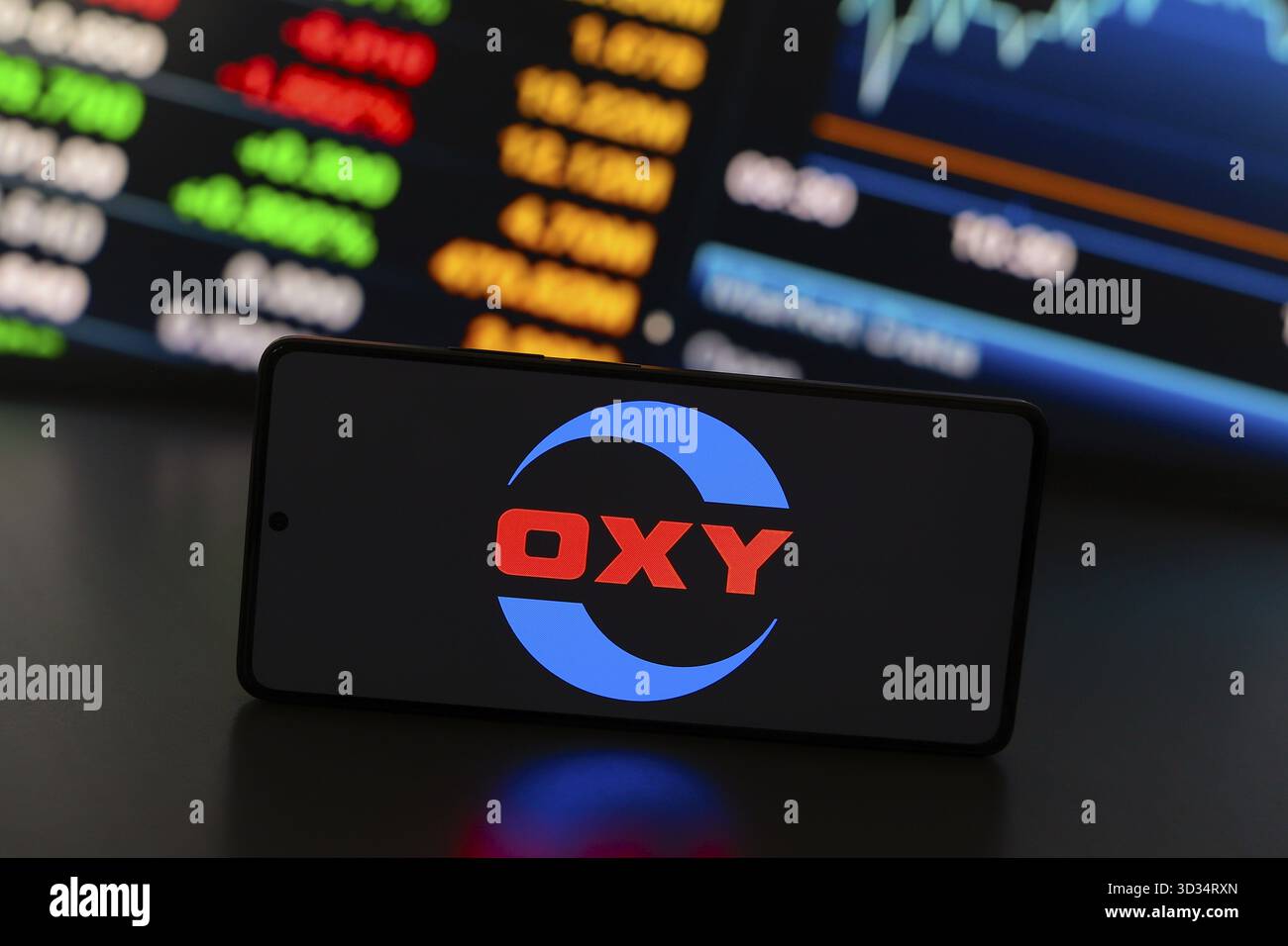 August 2024, Paraguay. In dieser Fotoabbildung wird das Occidental Petroleum (OXY)-Logo auf einem Smartphone-Bildschirm angezeigt Stockfoto