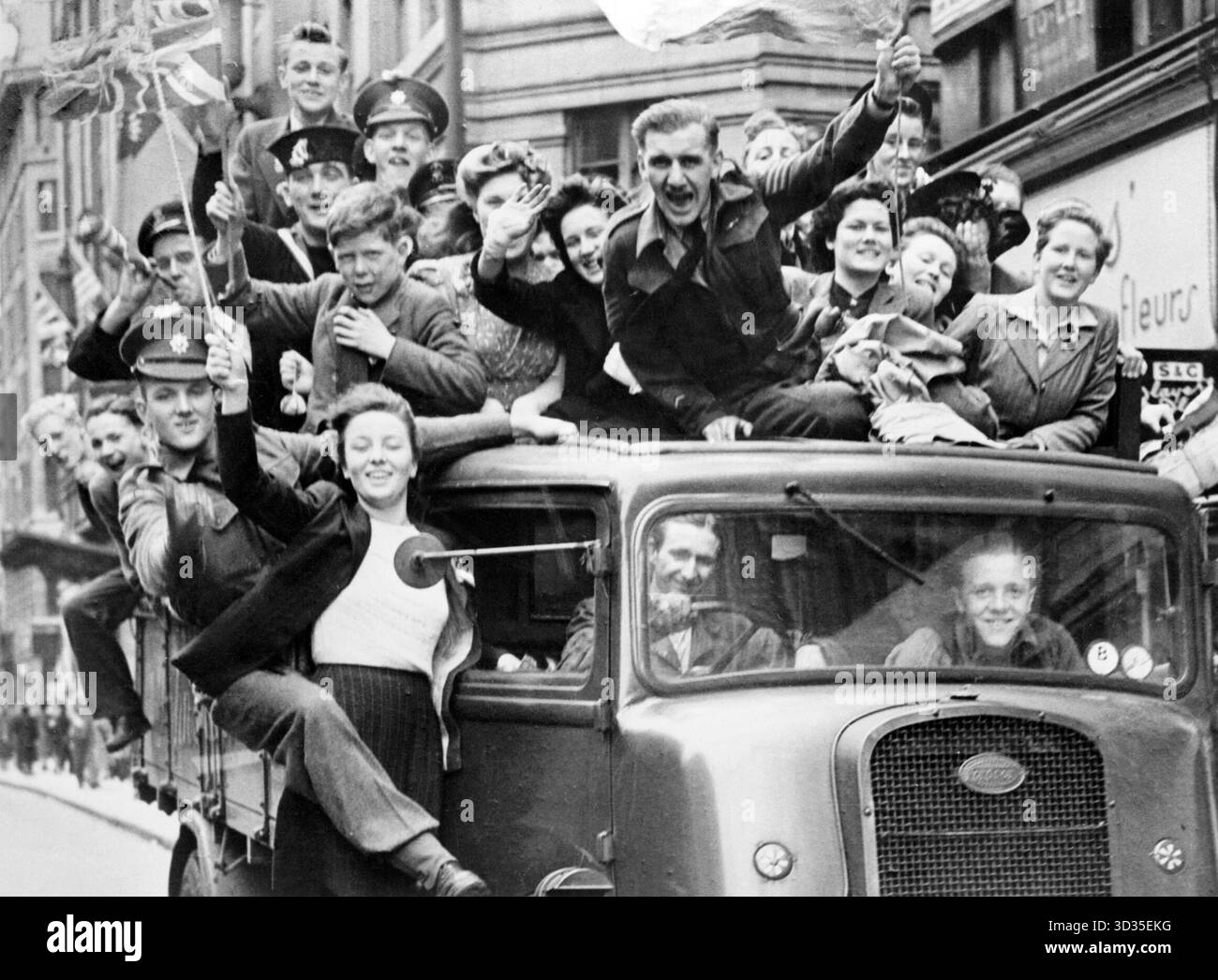 VE TAG 8. Mai 1945. Menschenmassen feiern in London. Stockfoto
