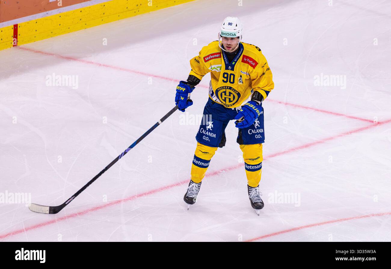 Zürich, 26. September 2025: #90 Sven jung, Verteidiger HC Davos. (Foto: Andreas Haas/dieBildmanufaktur) Stockfoto