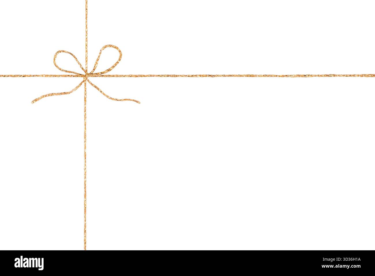 Goldene Seilschnur mit geknüpfter Schleife isoliert auf weißem Hintergrund Stockfoto