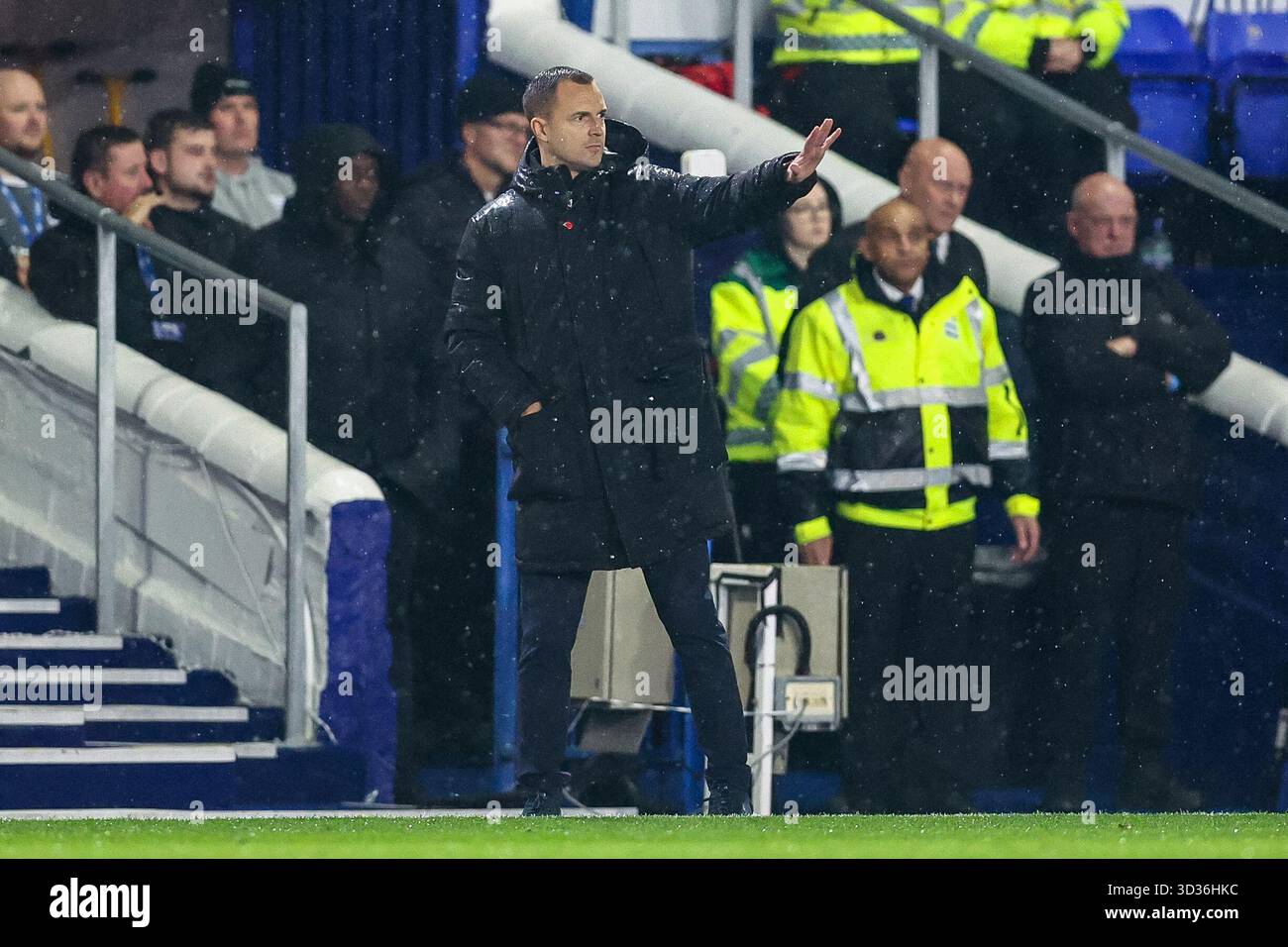 Knighthead Park, Birmingham am Dienstag, 4. November 2025. Chris Davies, Manager von Birmingham City Gestures während des Sky Bet Championship Matches zwischen Birmingham City und Millwall am Dienstag, den 4. November 2025, im St Andrews @ Knighthead Park, Birmingham. (Foto: Stuart Leggett | MI News) Credit: MI News & Sport /Alamy Live News Stockfoto