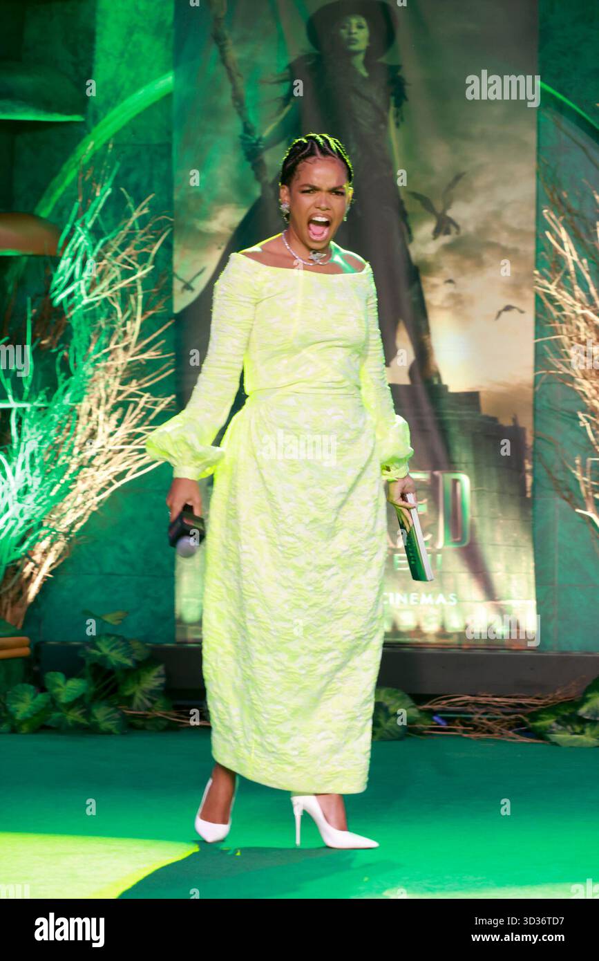 Sao Paulo, Sao Paulo, Brasilien. November 2025. Sao Paulo (SP), 11/2025 - Cinema/Wicked II/SP - Schauspielerin Jennifer Nascimento während der Premiere von „Wicked: Part II“ mit Teil der Besetzung, darunter Jon M. Chu (Regisseur), Jonathan Bailey (Fiyero), in der Suhai Music Hall in Sao Paulo am Dienstag, 4. November 2025. (Foto: Leco Viana/Thenews2/Zumapress) (Foto: © Leco Viana/TheNEWS2 via ZUMA Press Wire) NUR REDAKTIONELLE VERWENDUNG! Nicht für kommerzielle ZWECKE! Stockfoto