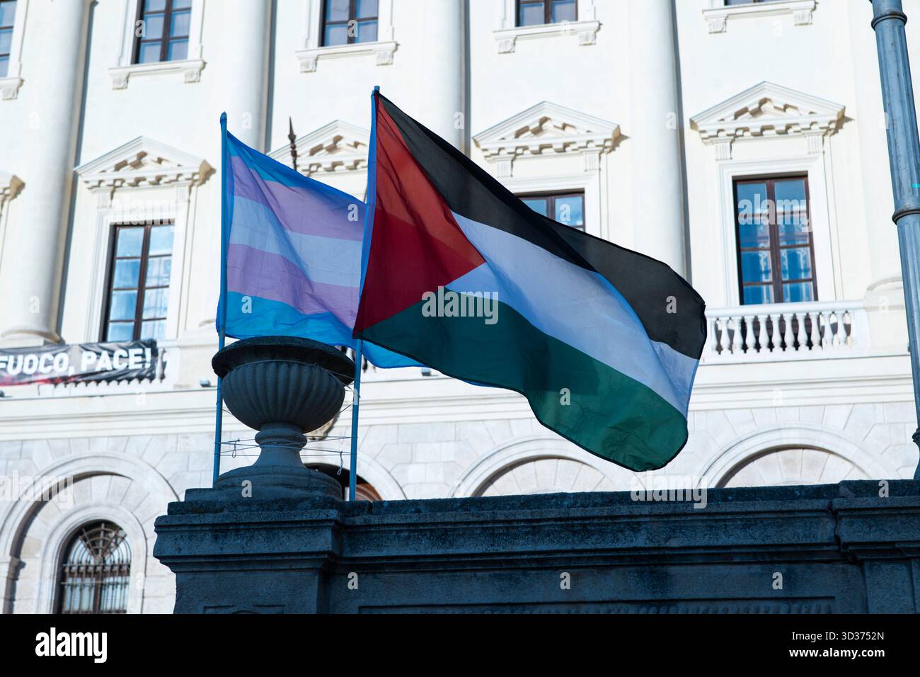 Transgender und palästinensische Flagge Stockfoto