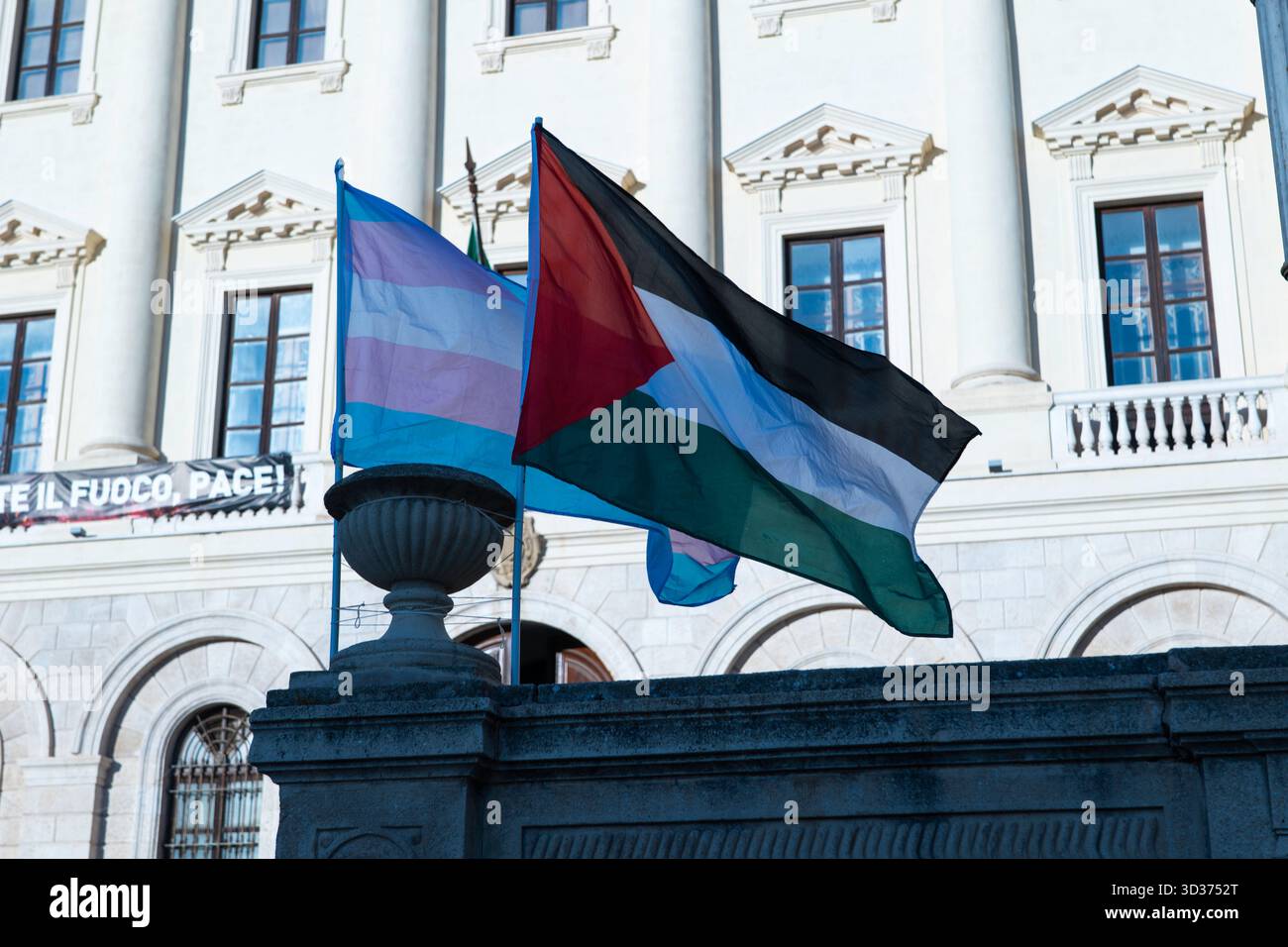 Transgender und palästinensische Flagge Stockfoto