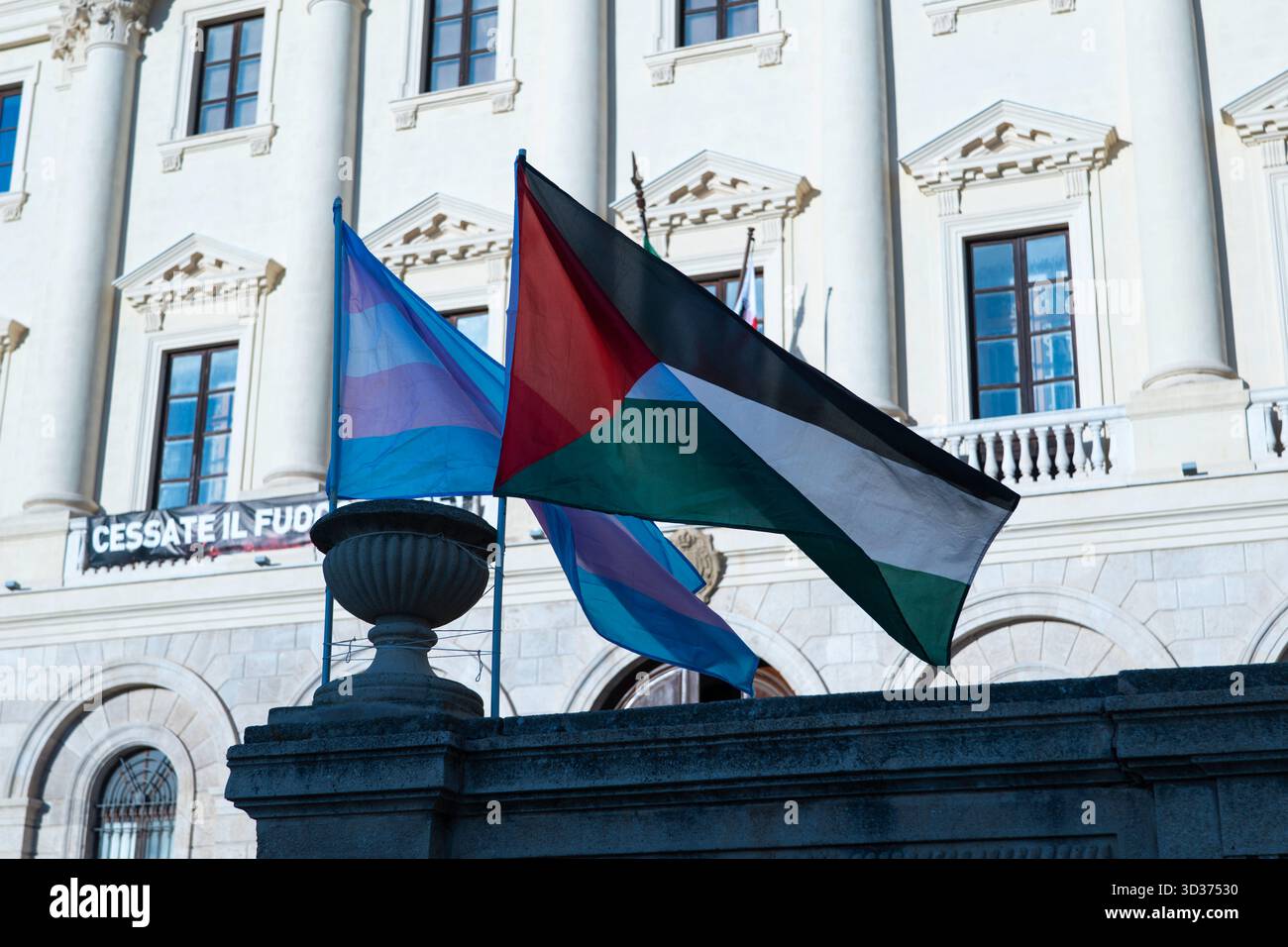 Transgender und palästinensische Flagge Stockfoto