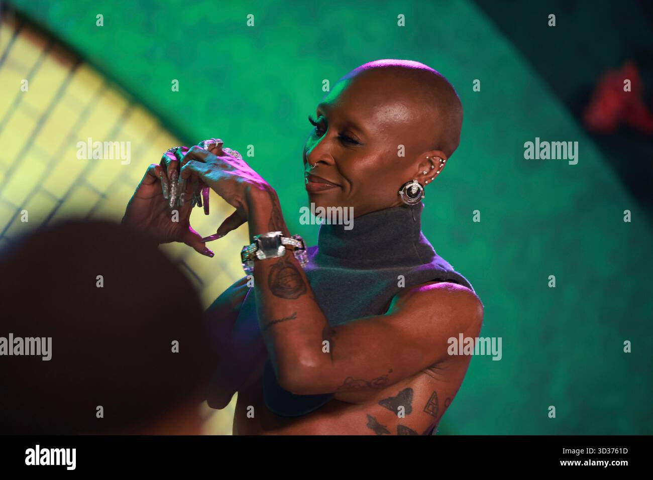 Sao Paulo, Sao Paulo, Brasilien. November 2025. Sao Paulo (SP), 04/11/2025 - Cinema/Wicked II/SP - britische Schauspielerin Cynthia Erivo (Elphaba), während der Premiere von „Wicked: Part II“ mit Teil der Besetzung, darunter Jon M. Chu (Regisseur), Jonathan Bailey (Fiyero), in der Suhai Music Hall in Sao Paulo am Dienstag, 4. November 2025. (Foto: Leco Viana/Thenews2/Zumapress) (Foto: © Leco Viana/TheNEWS2 via ZUMA Press Wire) NUR REDAKTIONELLE VERWENDUNG! Nicht für kommerzielle ZWECKE! Stockfoto