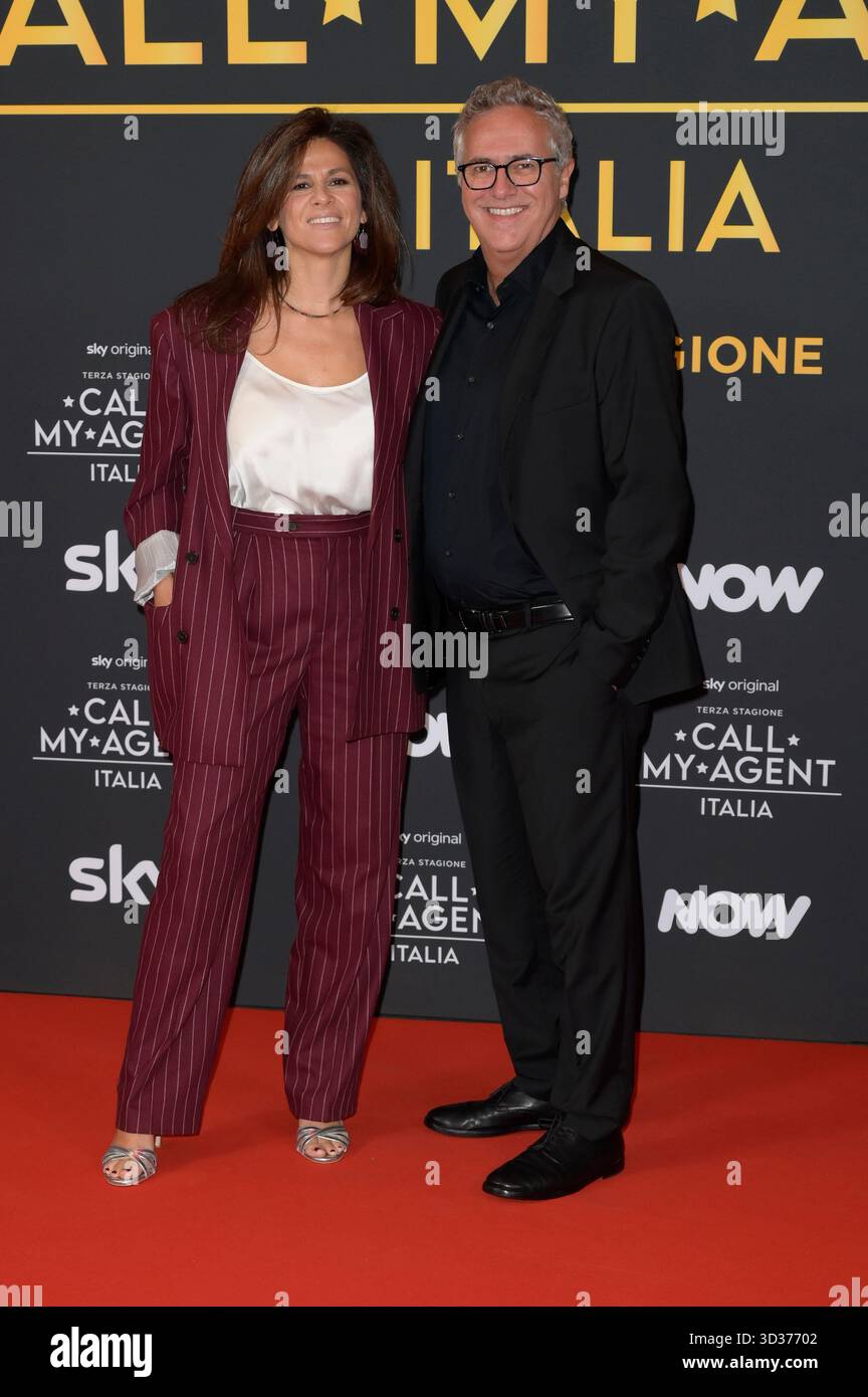 Rom, Italien. November 2025. Roberta Procida (l) und Simone Spada (r) nehmen an dem roten Teppich des Sky tv-Programms Teil und rufen meine Agentin Italia terza stagione an. Quelle: SOPA Images Limited/Alamy Live News Stockfoto