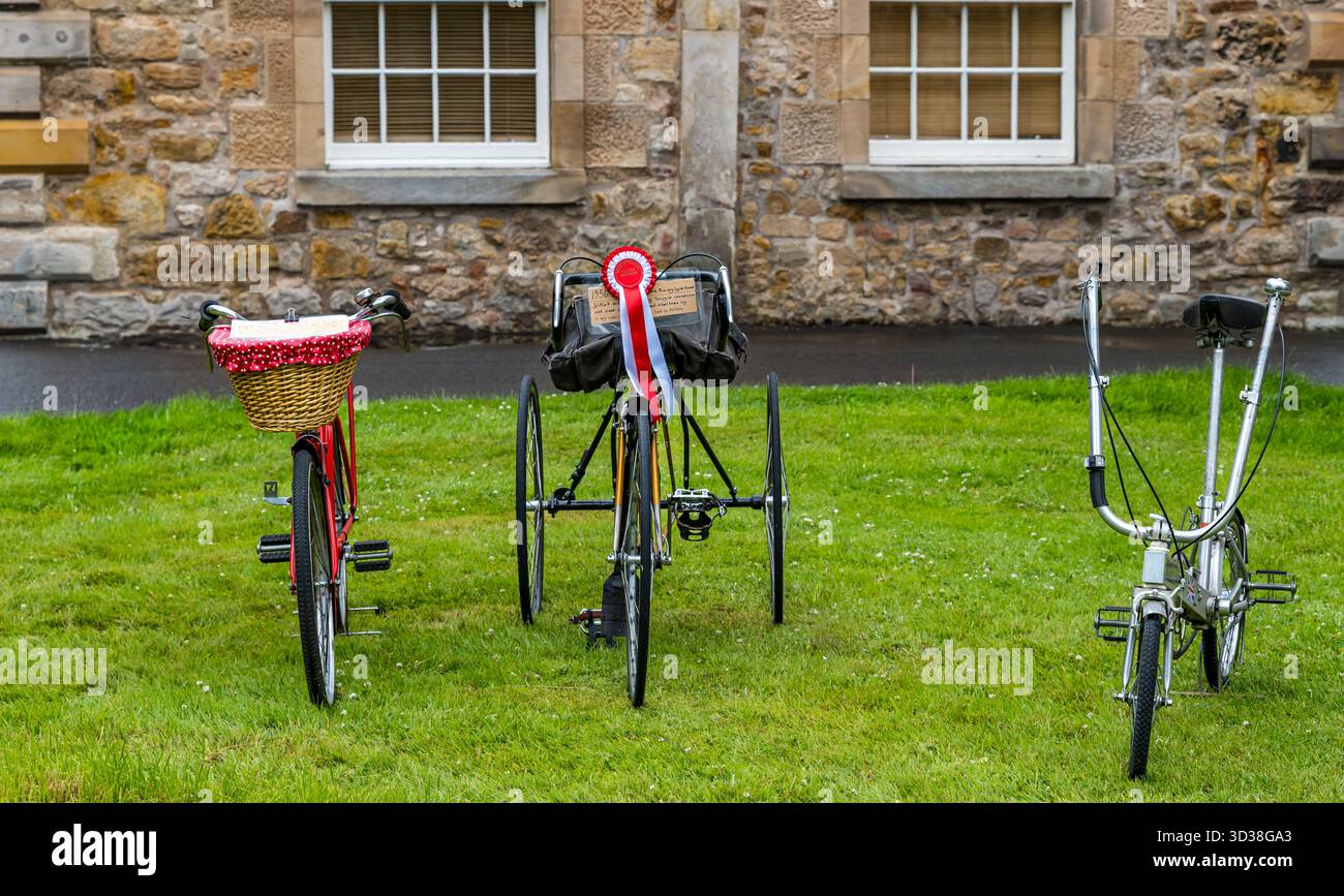 Ausstellung von Vintage-Fahrrädern im Lennoxlove Estate, East Lothian, Schottland, Großbritannien Stockfoto