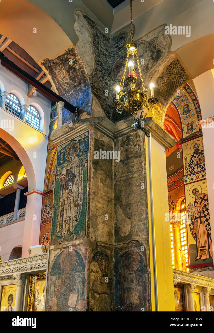 Das Innere der Kirche St. Demetrius in Thessaloniki, Griechenland. Stockfoto