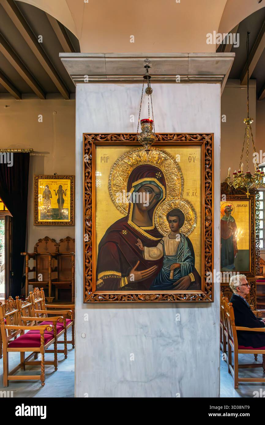 Das Innere der Kirche St. Demetrius in Thessaloniki, Griechenland. Stockfoto