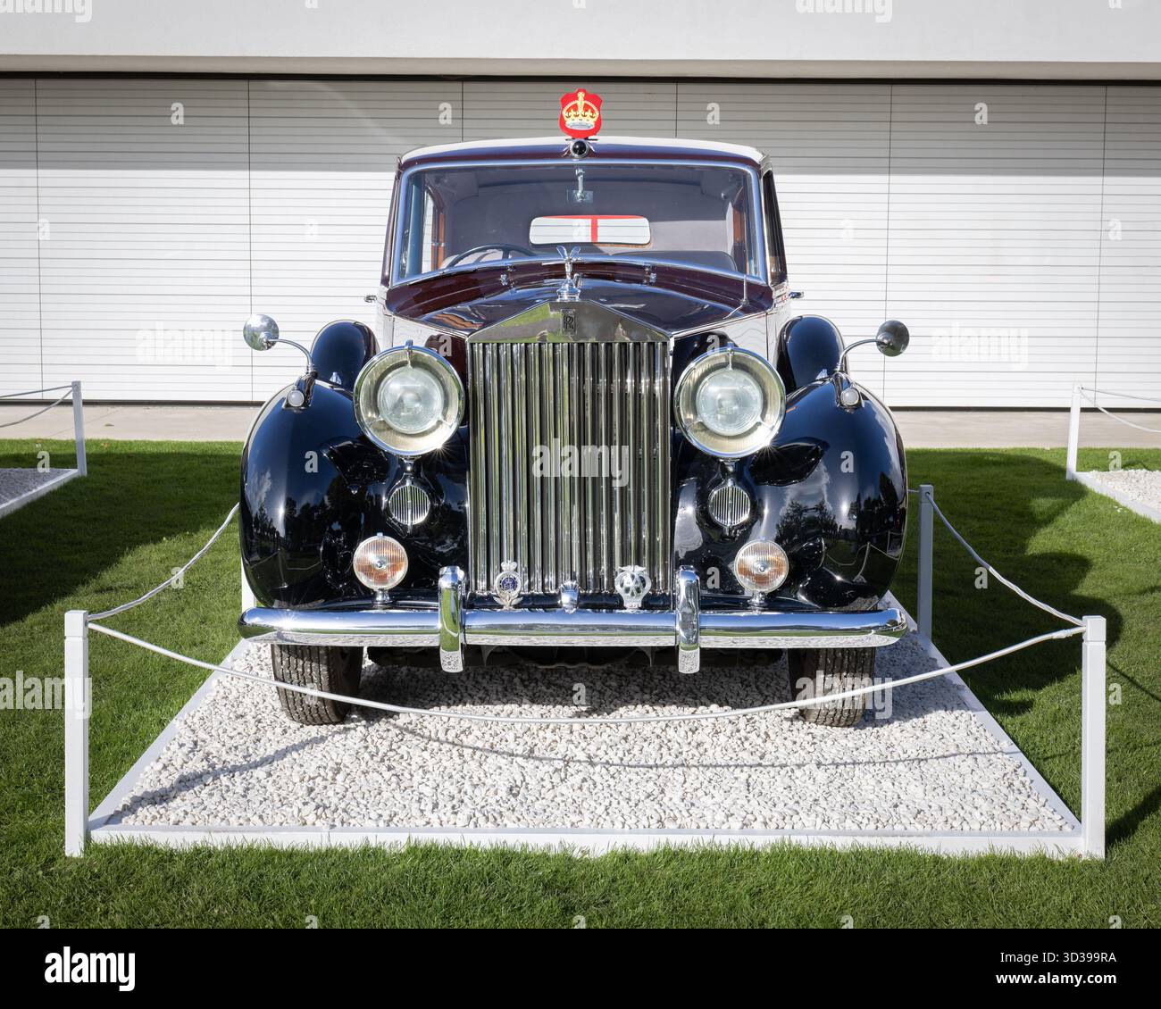 1954 Rolls-Royce Phantom IV von Queen Elizabeth II. Im Goodwood Revival 2025 in Sussex, Großbritannien. Stockfoto