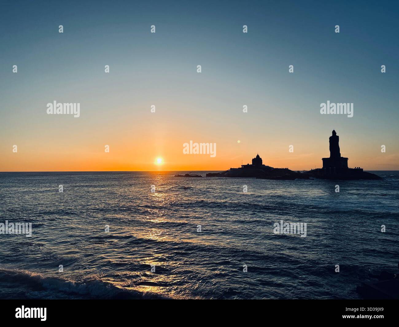 Ein wunderschöner Sonnenaufgang in Indien, im Indischen Ozean Stockfoto