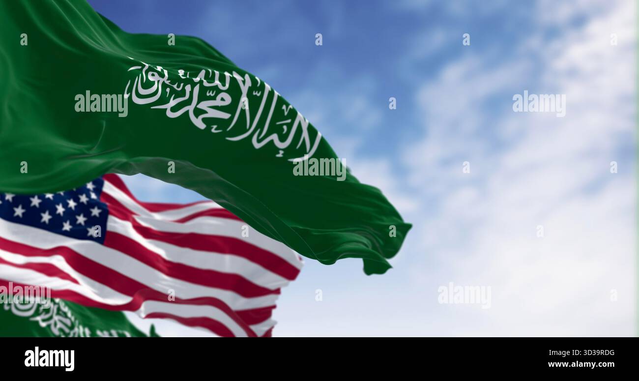 3D-Rendering von Saudi-Arabien und US-Flaggen, die nebeneinander schwenken. Symbol für internationale Identität, Patriotismus und kulturelle Einheit zwischen Ost und West Stockfoto