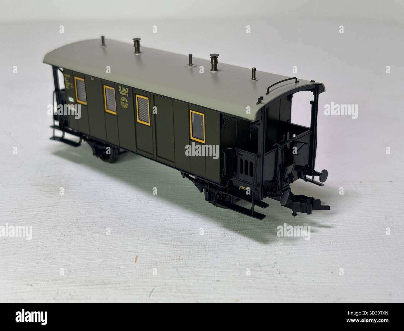 HO Maßstab DRG PwPostL Bayerisches Postvan Modell von Trix mit Postfach und Gepäckraum für Bahnsammler in Deutschland. Stockfoto