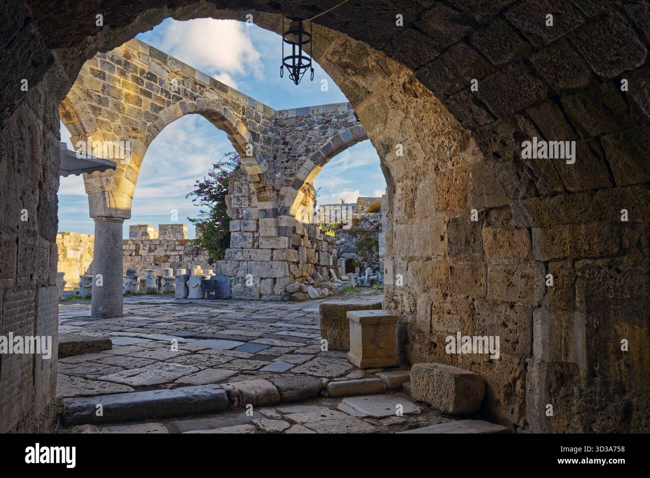 Eingang, Eingang, Bogengang, Festung Neratzia, auch Nerantzia, Burg, erstmals urkundlich im Jahre 1395, ehemals Festung des Johanniterordens, heute rui Stockfoto