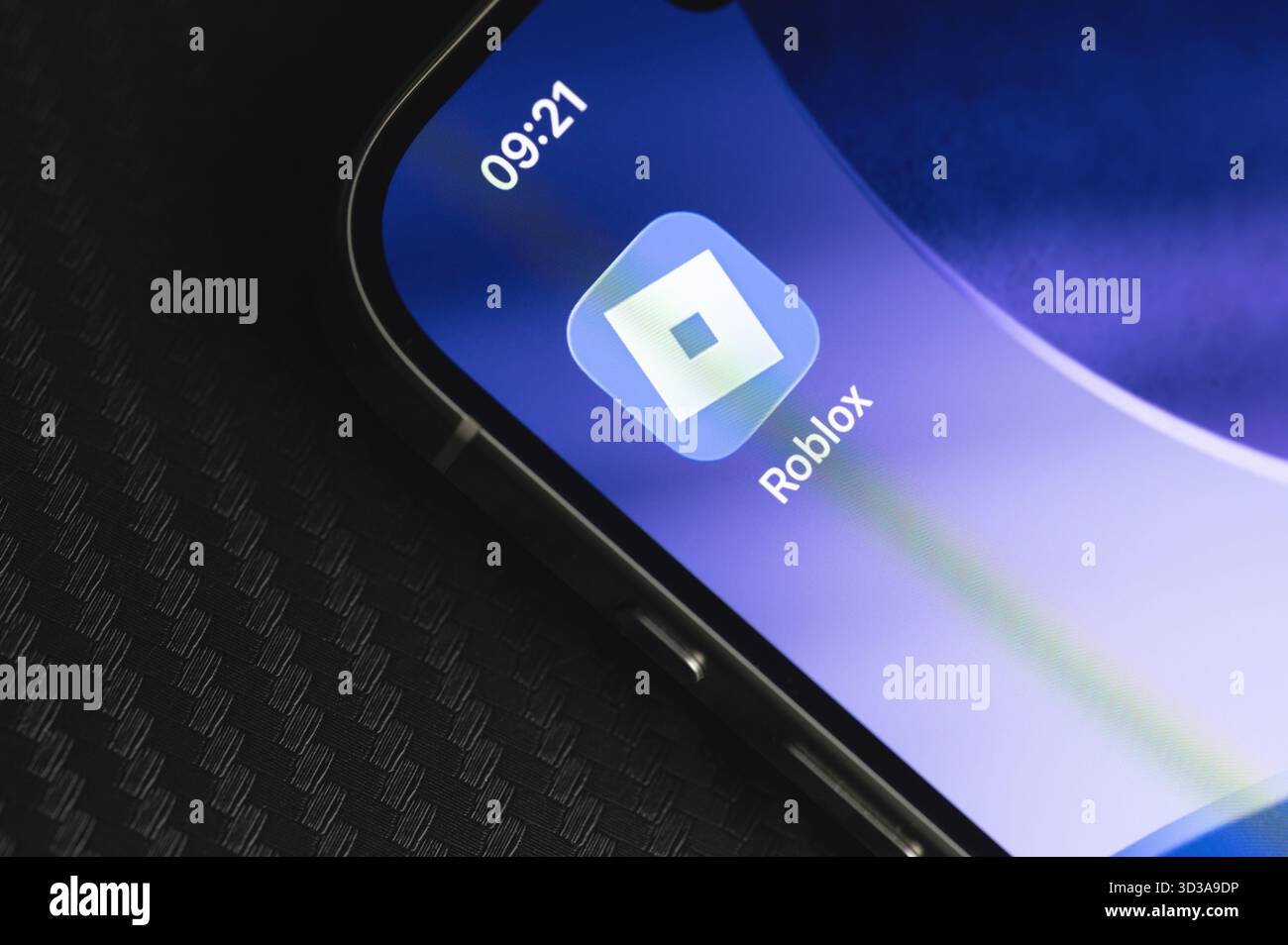 New York, USA - 4. November 2025: Roblox-Spielsymbol auf Smartphone-Sreen-Hintergrund Nahaufnahme Stockfoto