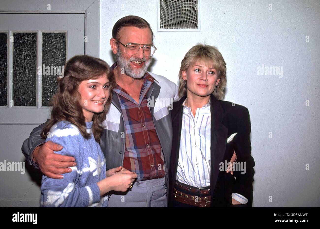 ARCHIV: Nicole Seibert Sängerin Nicole Seibert mit Roger Whittaker und Gitte Haenning , 1985 ARCHIVAUFNAHME, Datum geschätzt 20251104JWM0172 *** ARCHIV Nicole Seibert Sängerin Nicole Seibert mit Roger Whittaker und Gitte Haenning , 1985 ARCHIVGUT, Datum geschätzt 20251104JWM0172 Stockfoto