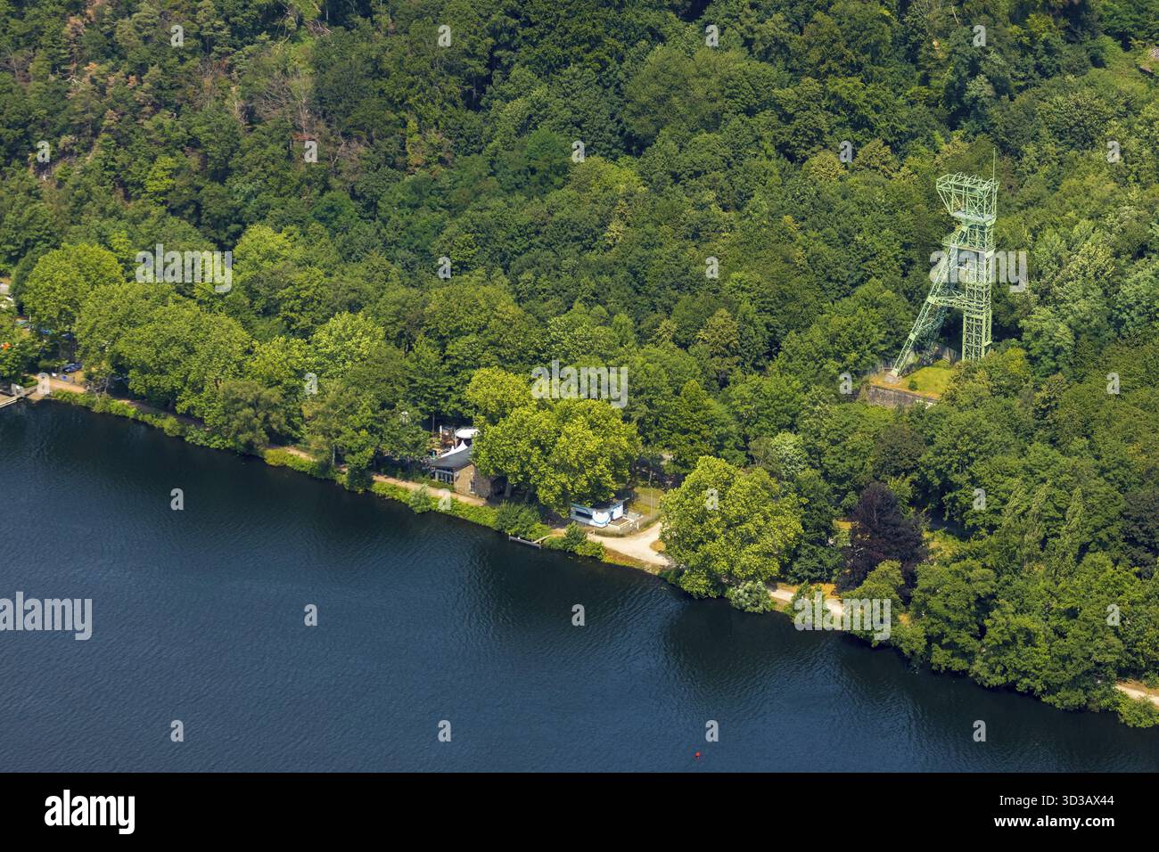 Aus der Vogelperspektive des neuen Restaurants Cafe Extrablatt in der Nähe des ehemaligen Kohlebergwerks Carl Funke am Baldeney-See Essen, Ruhrgebiet, Nordrhein-Westfalen, Keim Stockfoto