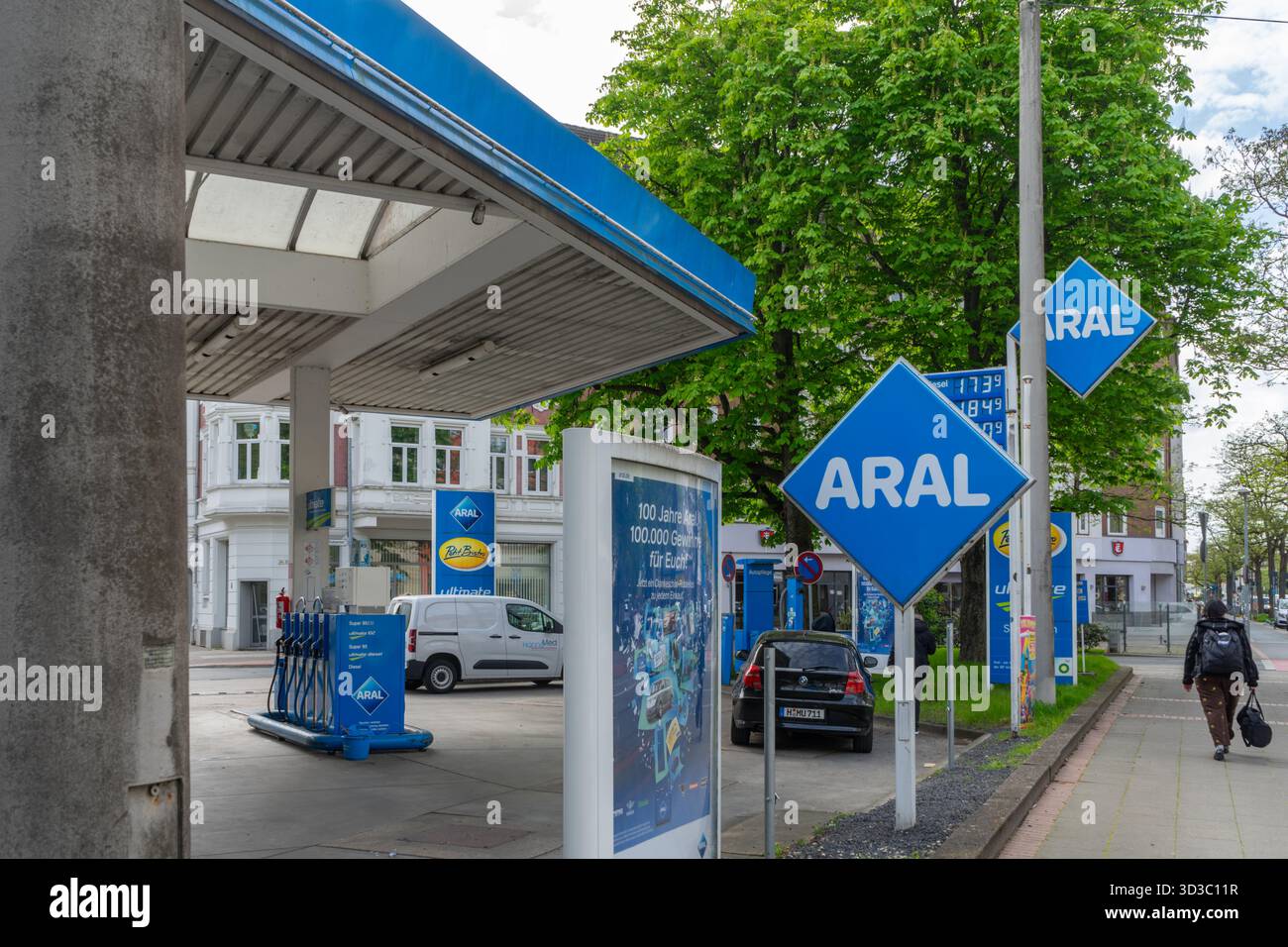 Aral Tankstelle. Aral ist eine Marke fr Kraftstoffe und Tankstellen in  Deutschland und Luxemburg. Aral ist Eigentum von BP Stockfotografie - Alamy