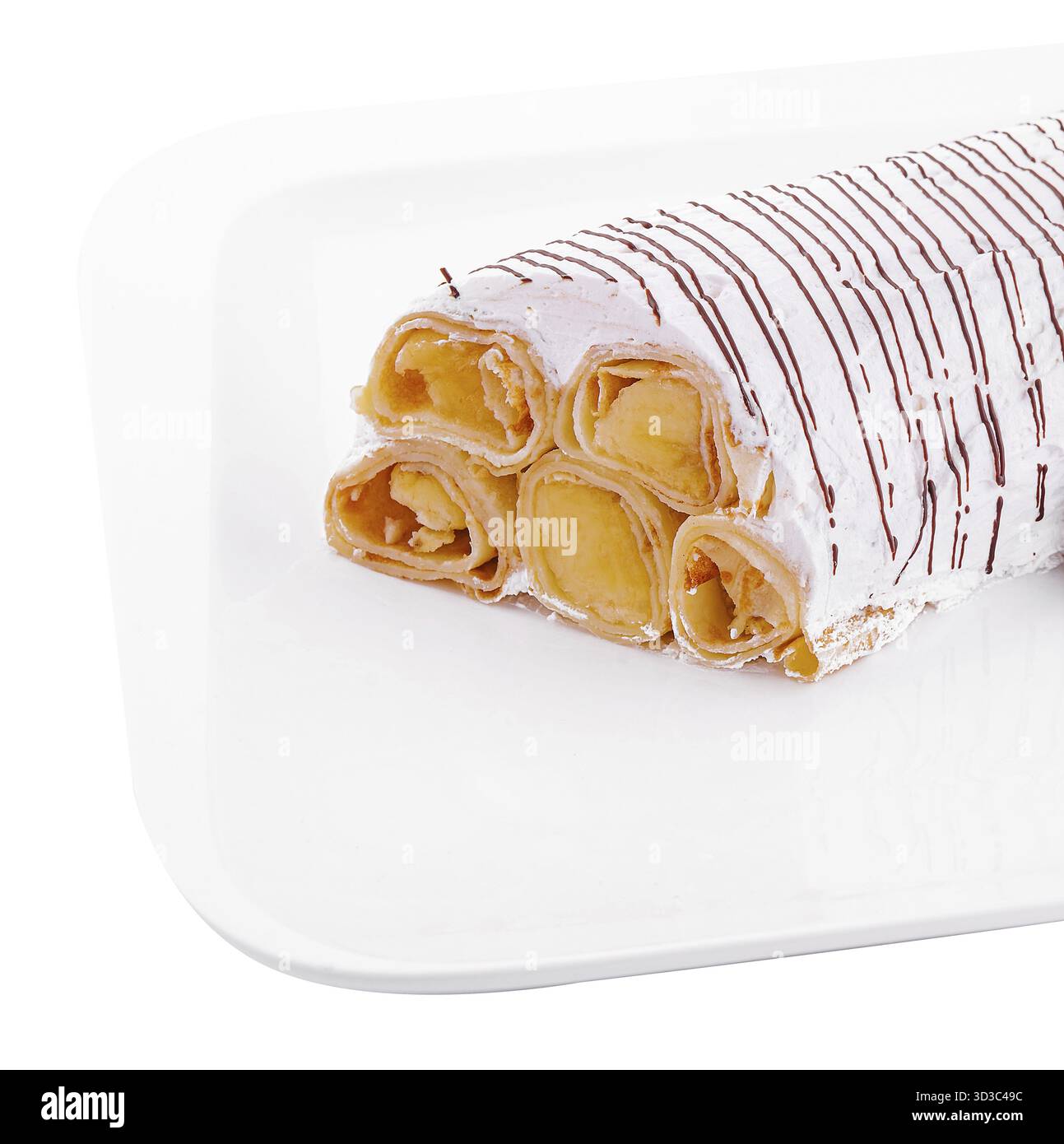 Essen, Erdbeercrepes mit Schlagsahne auf Teller Stockfoto
