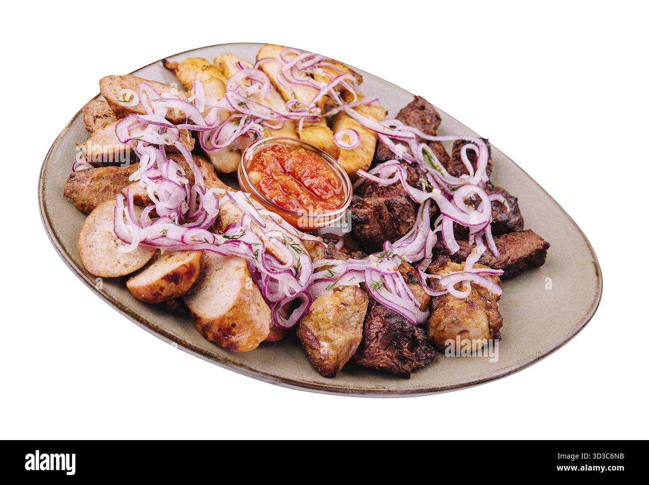 Essen, hausgemachte Grillplatte mit Rippchen, Hühnerbrust und Schweinefleisch Stockfoto