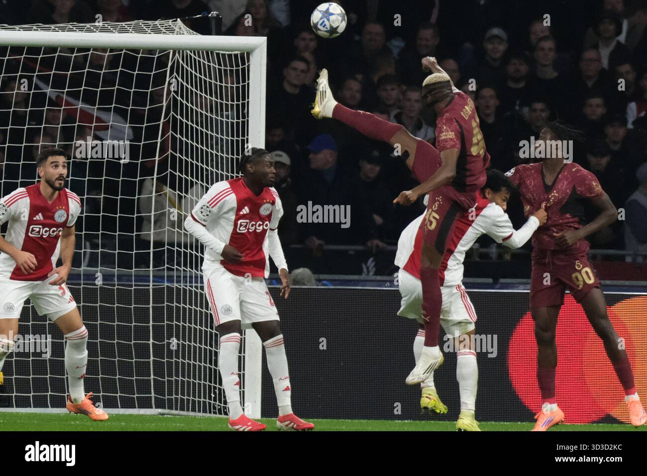 Galatasaray's Victor Osimhen heads the ball during the Champions League between Ajax and Galatasaray in Amsterdam, Netherlands, Wednesday, Nov. 5, 2025. (AP Photo/Patrick Post) Stockfoto