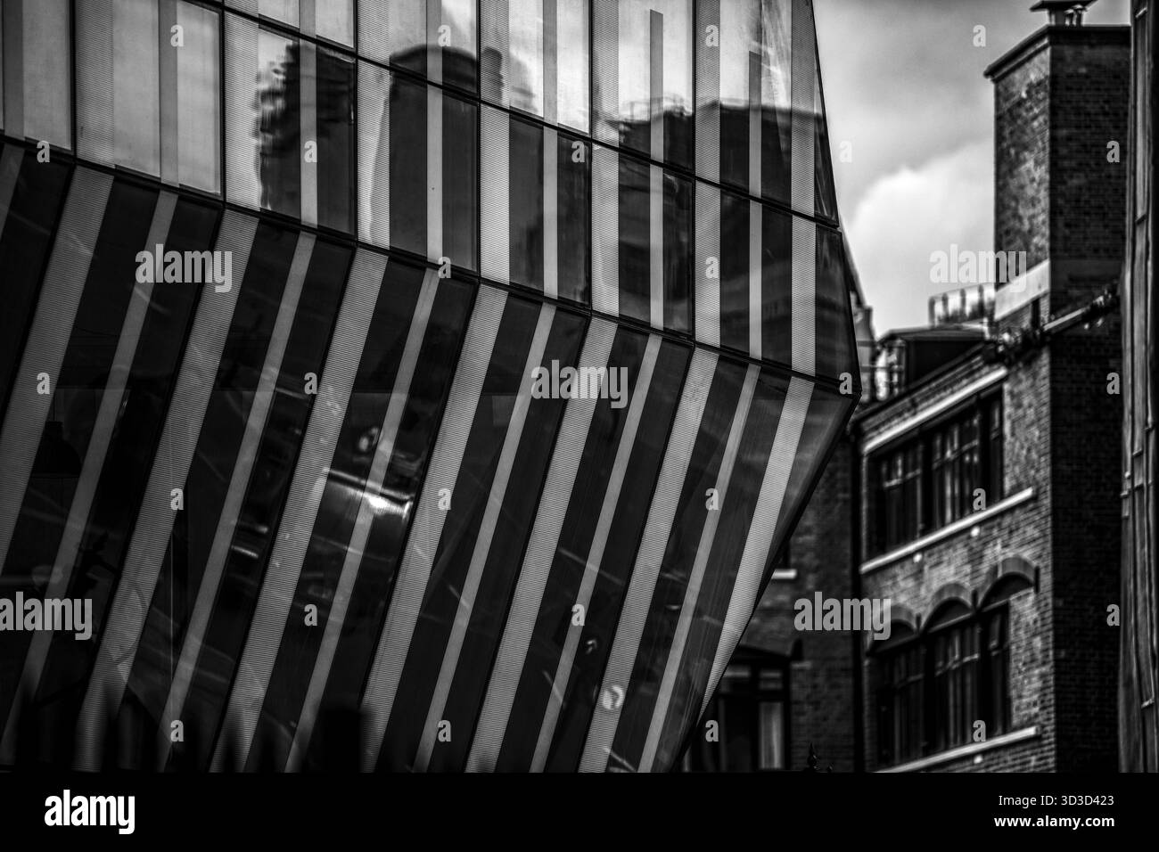 London, Großbritannien - 14. Oktober 2022 - redaktionelle Reisefotografie, die die Gegenüberstellung historischer und moderner Gebäude in ganz London feststellt. Stockfoto