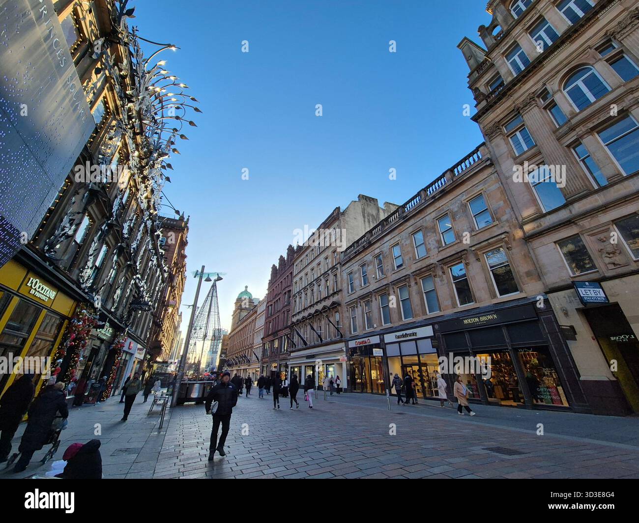 Leute, die auf einer Einkaufsstraße laufen, Buchanan Street, Glasgow, Schottland, Großbritannien Stockfoto