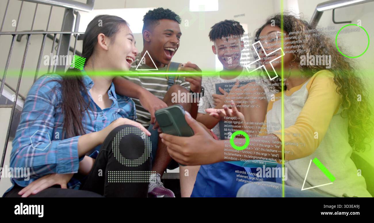 Teenager-Freunde teilen sich den Smartphone-Bildschirm im Treppenhaus mit Augmented-Reality-Code-Overlays Stockfoto
