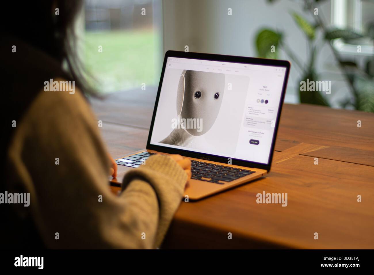 Die Vorbestellseite für Neo, den humanoiden Haushaltsroboter der KI, der von 1X Technologies entwickelt wurde, ist auf dem Bildschirm eines MacBook Air-Computers zu sehen. Stockfoto