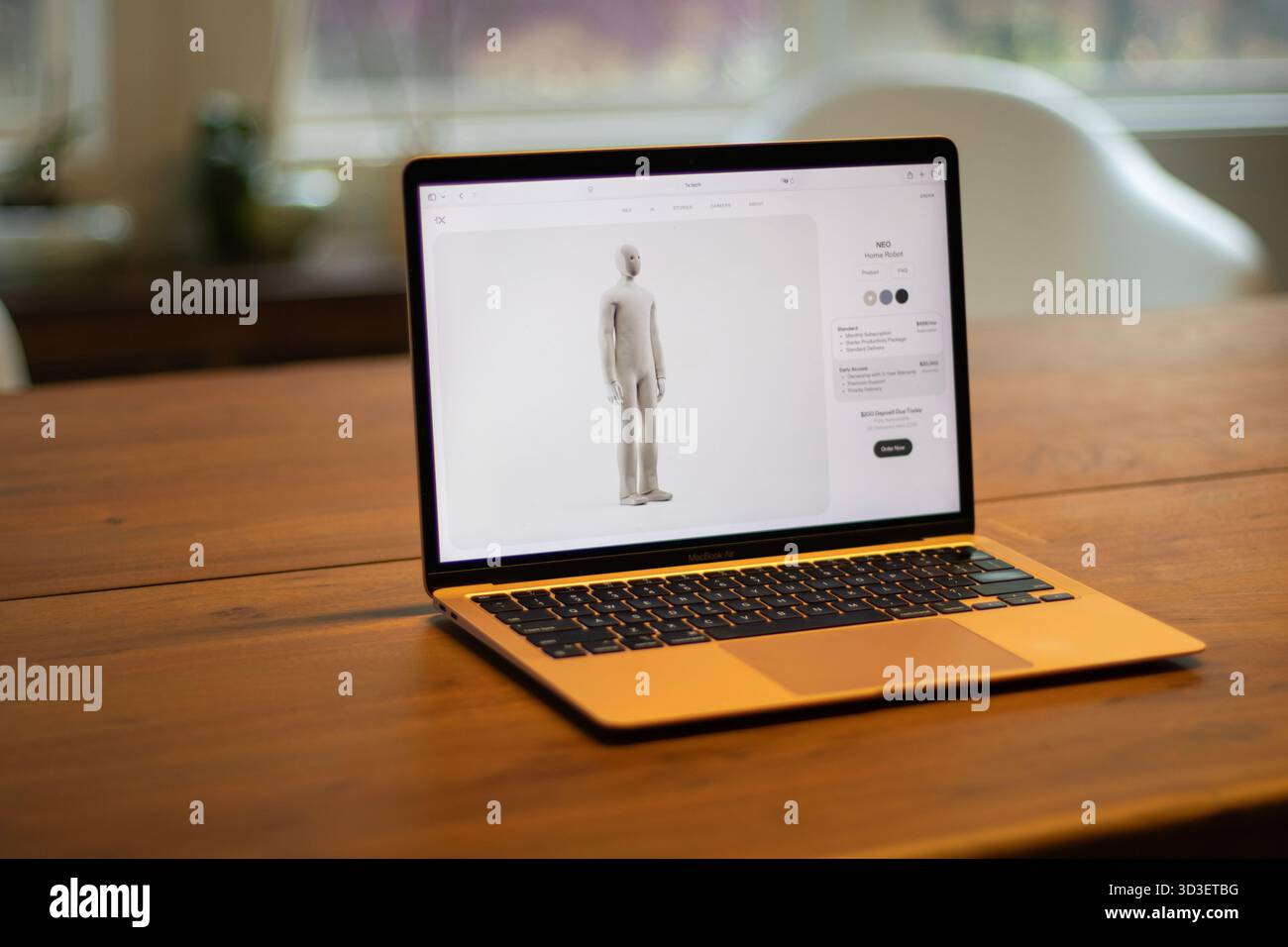 Die Vorbestellseite für Neo, den humanoiden Haushaltsroboter der KI, der von 1X Technologies entwickelt wurde, ist auf dem Bildschirm eines MacBook Air-Computers zu sehen. Stockfoto