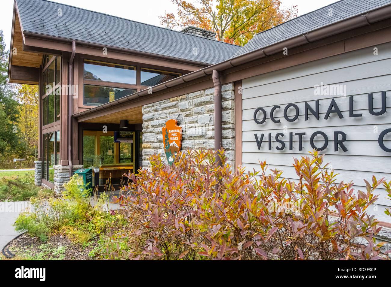 Oconaluftee Visitor Center am Eingang zum Great Smoky Mountains National Park in Cherokee, North Carolina. (USA) Stockfoto