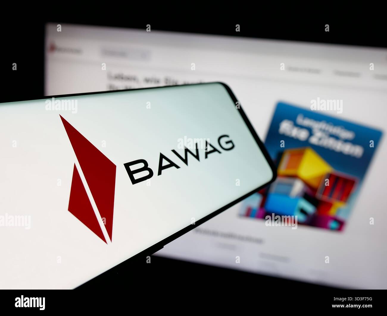 Deutschland. Oktober 2025. In dieser Fotoabbildung ist ein Smartphone mit dem Logo des österreichischen Finanzdienstleistungsunternehmens BAWAG auf dem Bildschirm vor der Website zu sehen. (Foto von Timon Schneider/SOPA Images/SIPA USA) *** ausschließlich für redaktionelle Nachrichten *** Credit: SIPA USA/Alamy Live News Stockfoto