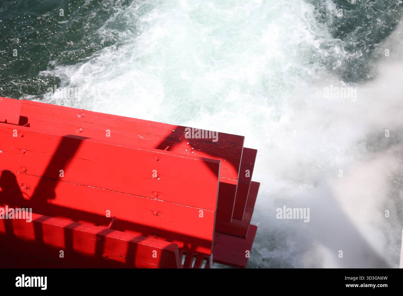12 . Juli 2020 :. Steamboatst auf Lake George. Detailansicht des Schaufelrads. Stockfoto