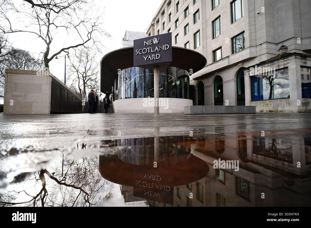 EMBARGOED BIS 0001 FREITAG, 7. NOVEMBER, Aktenfoto vom 28./01/25 des Hauptquartiers der Metropolitan Police, New Scotland Yard, im Zentrum von London. Shereen Daniels, Autor von 30 Patterns of Harm: A Structural Review of Systemic Rassismus innerhalb des London Metropolitan Police Service, sagte, Diskriminierung sei in das institutionelle Design der Truppe "eingebrannt". Ausgabedatum: Freitag, 7. November 2025. Stockfoto