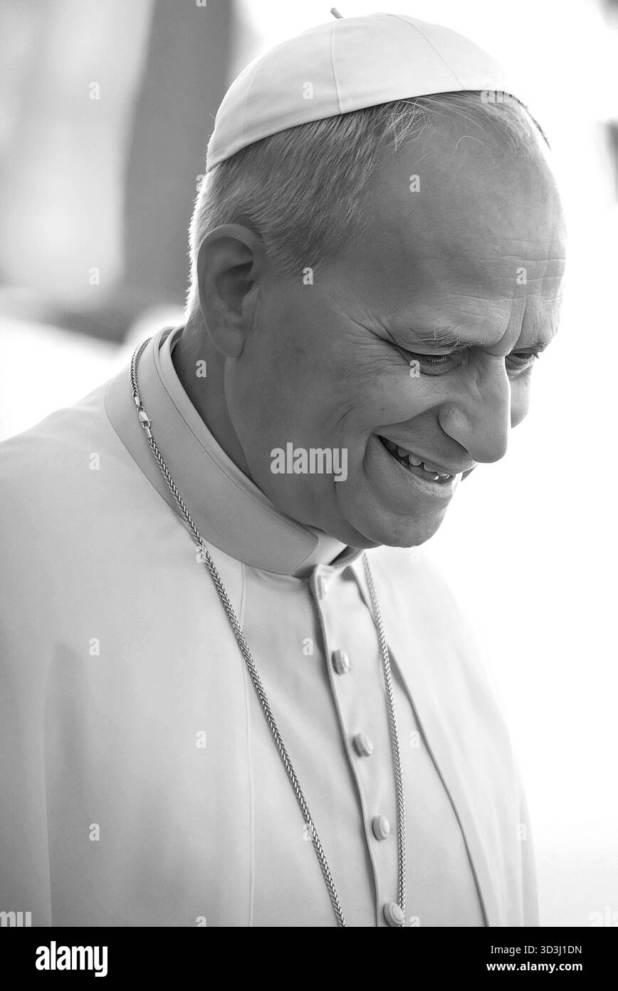 Vatikanstadt, Vatikanstadt. November 2025. Papst Leo XIV. Bei der Generalaudienz am Mittwoch auf dem Petersplatz. Vatikanstadt (Vatikan), 5. November 2025 Credit: dpa/Alamy Live News Stockfoto