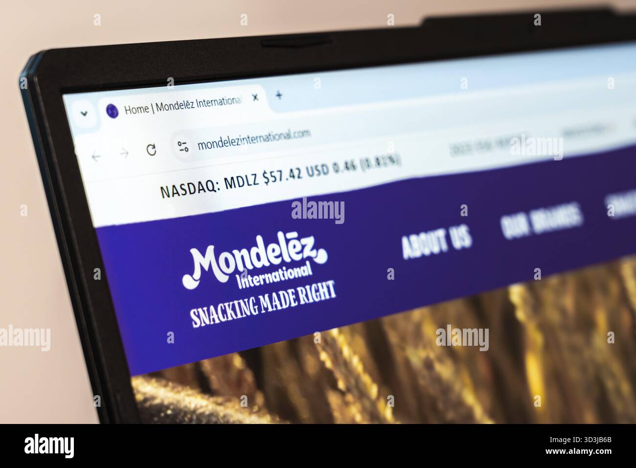 New York, USA - 26. Januar 2025: Homepage von Mondelez International mit Logo für Snacks und Lebensmittel Stockfoto