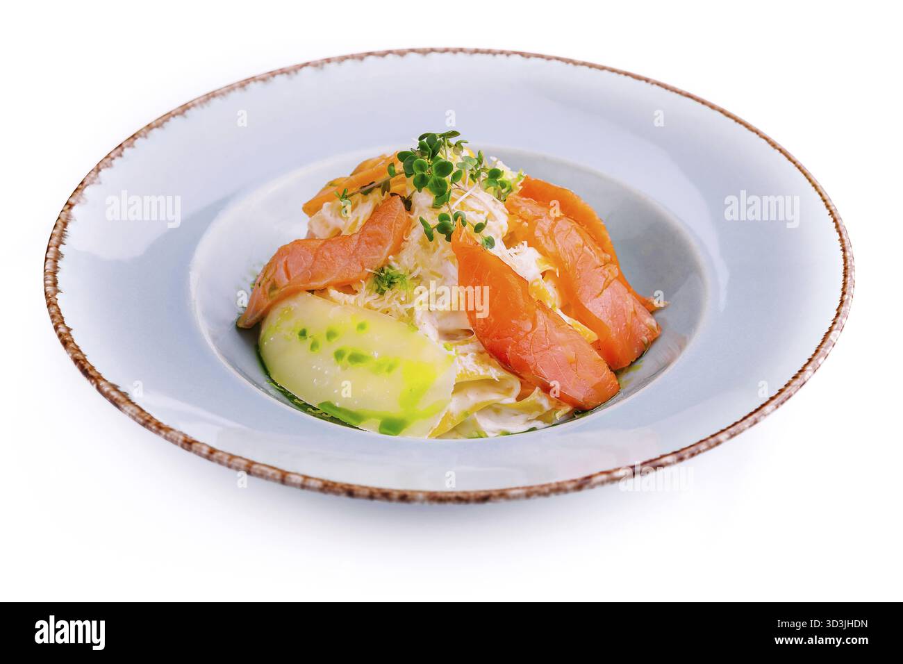 Essen, Pasta-Teller und Räucherlachs Stockfoto