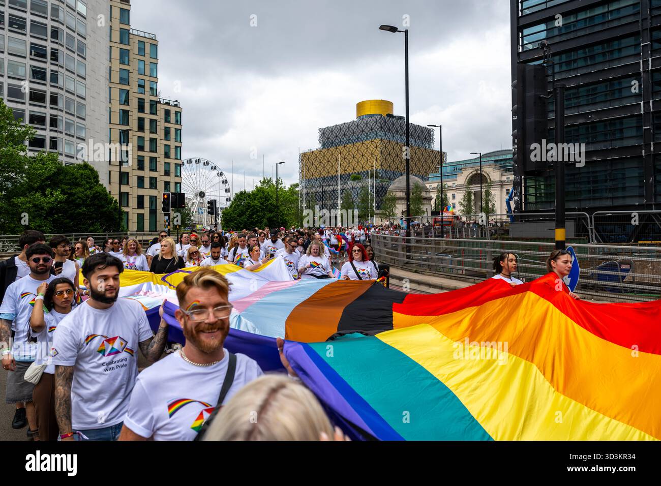 Birmingham, Großbritannien. 24. Mai 2025. Die jährliche Birmingham Pride Parade reiste vom Centenary Square durch das Stadtzentrum und endete im Gay Village Stockfoto