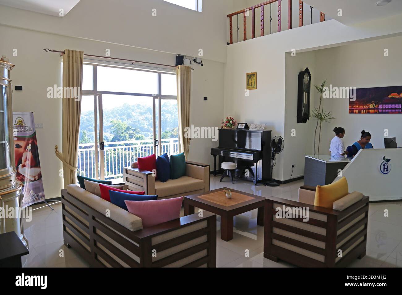 Empfangslobby, Hill Paradise Hanthana Hotel, Paradise Park, Hanthana, Kandy, Kandy District, Zentralprovinz, Sri Lanka, Indischer Ozean, Südasien Stockfoto