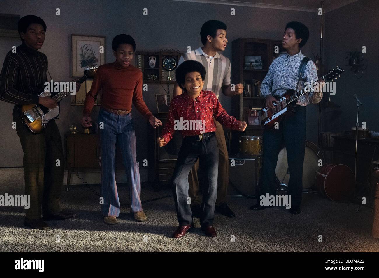 ERSCHEINUNGSDATUM: 24. April 2026 TITEL: Michael STUDIO: Lionsgate REGIE: Antoine Fuqua PLOT: Die Geschichte des berühmten Musikers Michael Jackson, bekannt als King of Pop. MIT JULIANO KRUE VALDI (Mitte) als REDAKTIONSGEBRAUCH VON Young Michael Jackson! Nicht für kommerzielle ZWECKE! Stockfoto