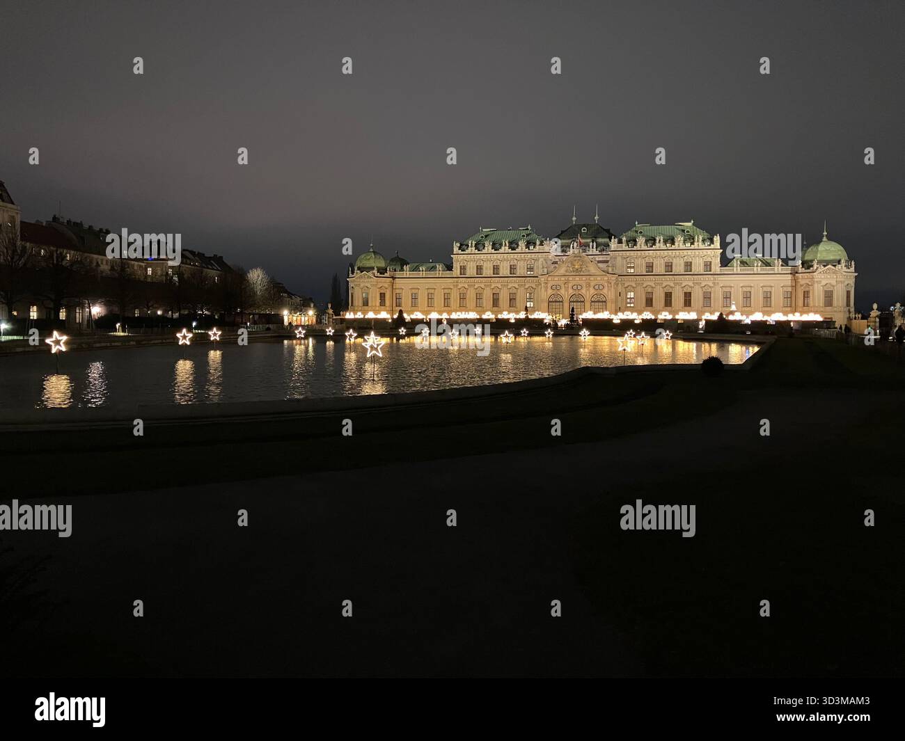 Weihnachtsmarkt auf dem Schloss Belvedere in Wien, Österreich Stockfoto