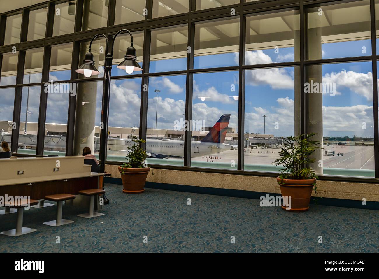 Ruhiger Gate-Bereich am Flughafen W. Palm Beach. Stockfoto