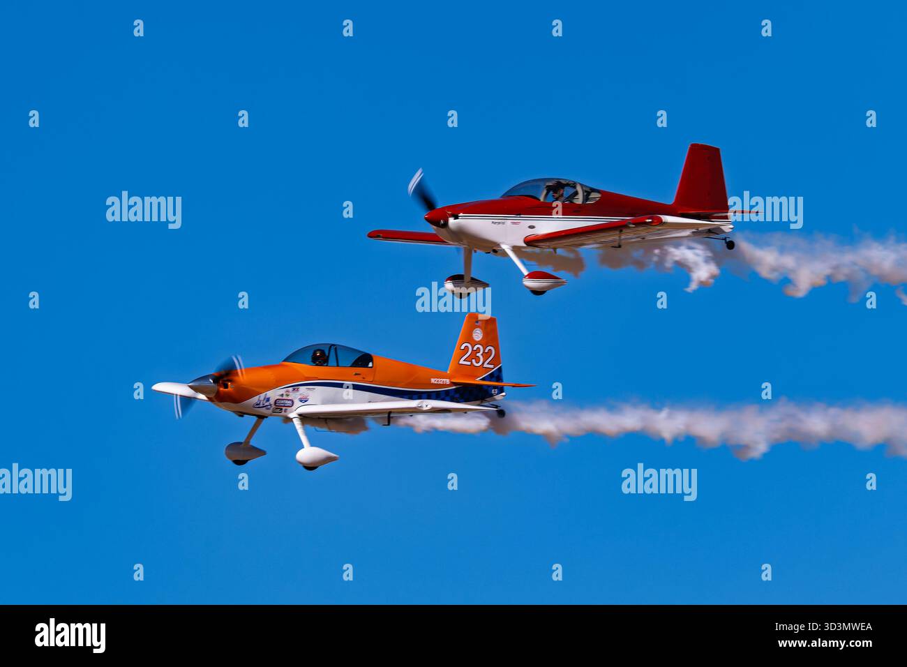 Sky Fiesta 2025 10-25-2025 Las Cruces NM USA unerschrockene Flugshows in ihren Vans RV-7 und RV-8 bei Sky Fiesta 2025 Airshow und Air Races in La Stockfoto