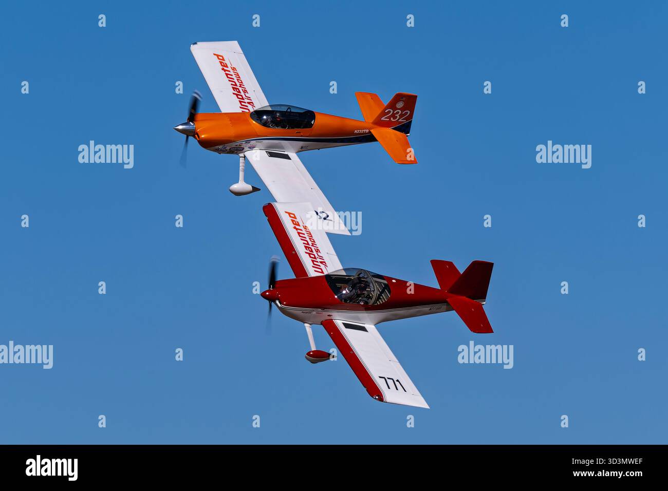 Sky Fiesta 2025 10-25-2025 Las Cruces NM USA unerschrockene Flugshows in ihren Vans RV-7 und RV-8 bei Sky Fiesta 2025 Airshow und Air Races in La Stockfoto