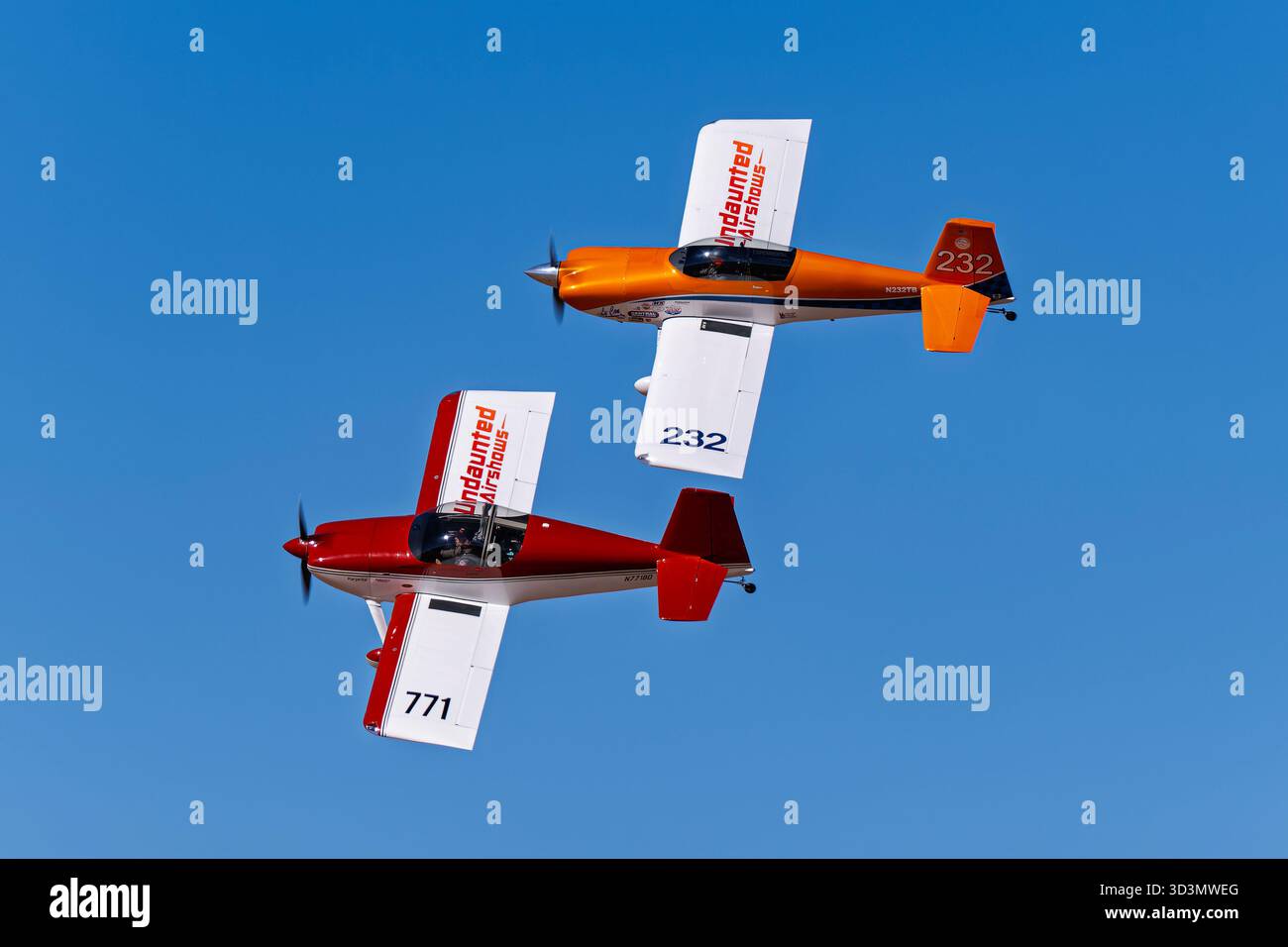 Sky Fiesta 2025 10-25-2025 Las Cruces NM USA unerschrockene Flugshows in ihren Vans RV-7 und RV-8 bei Sky Fiesta 2025 Airshow und Air Races in La Stockfoto