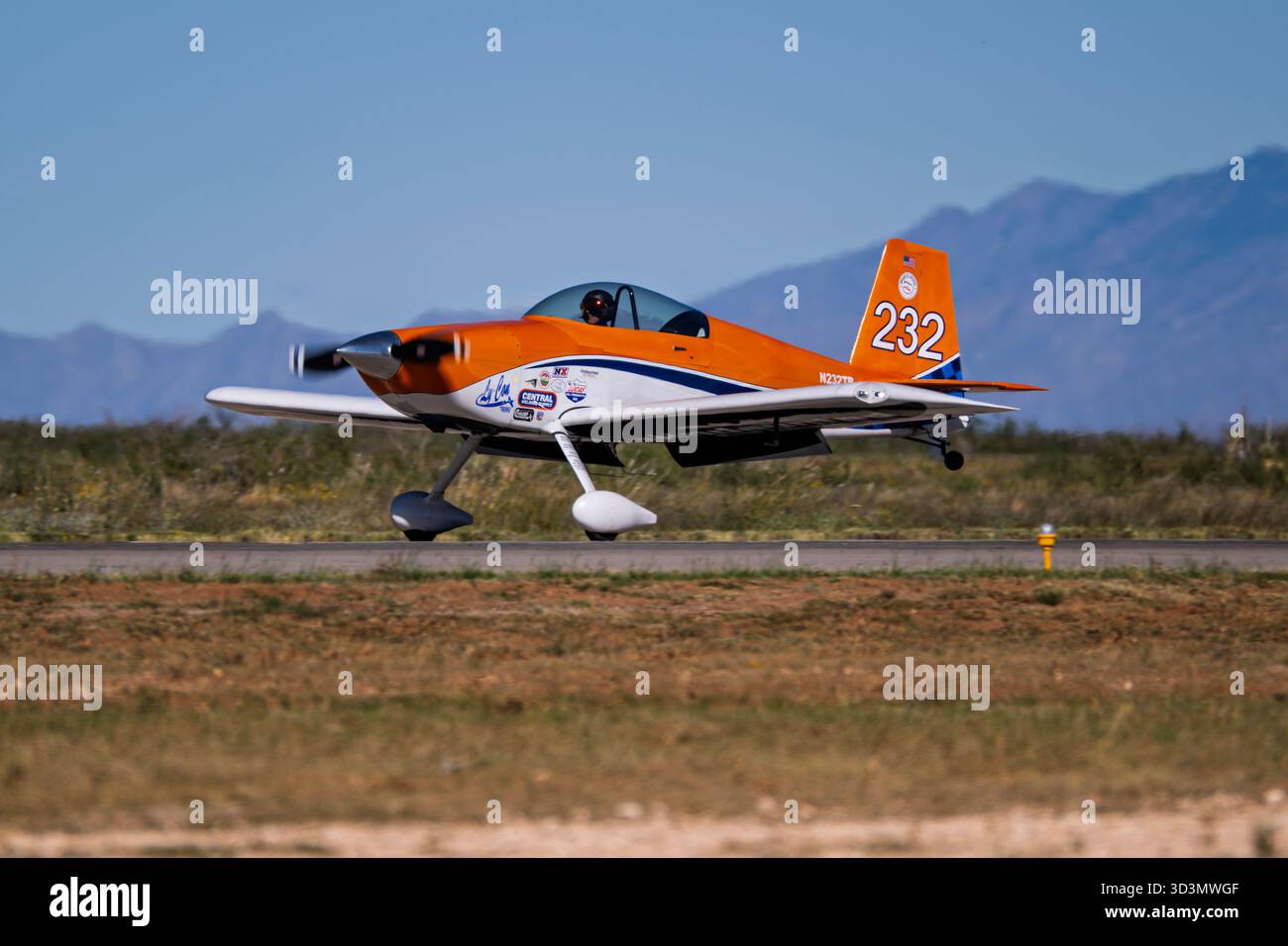 Sky Fiesta 2025 10-25-2025 Las Cruces NM USA unerschrockene Flugshows in ihren Vans RV-7 und RV-8 bei Sky Fiesta 2025 Airshow und Air Races in La Stockfoto