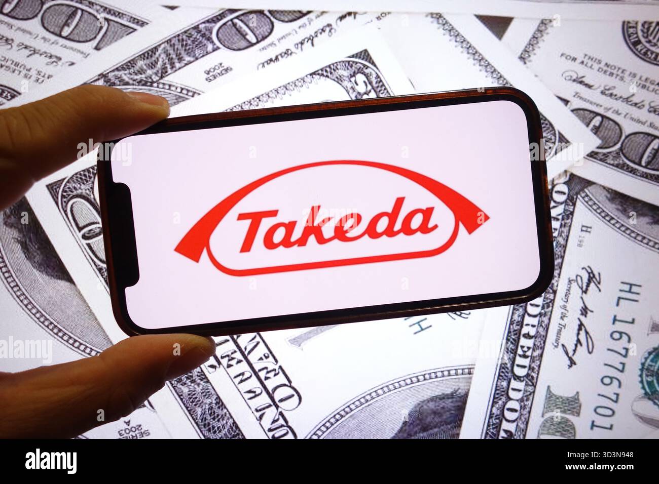 Polen. September 2025. In dieser Abbildung ist das Logo des Unternehmens Takeda Pharmaceutical auf einem Smartphone-Bildschirm zu sehen. Quelle: SOPA Images Limited/Alamy Live News Stockfoto