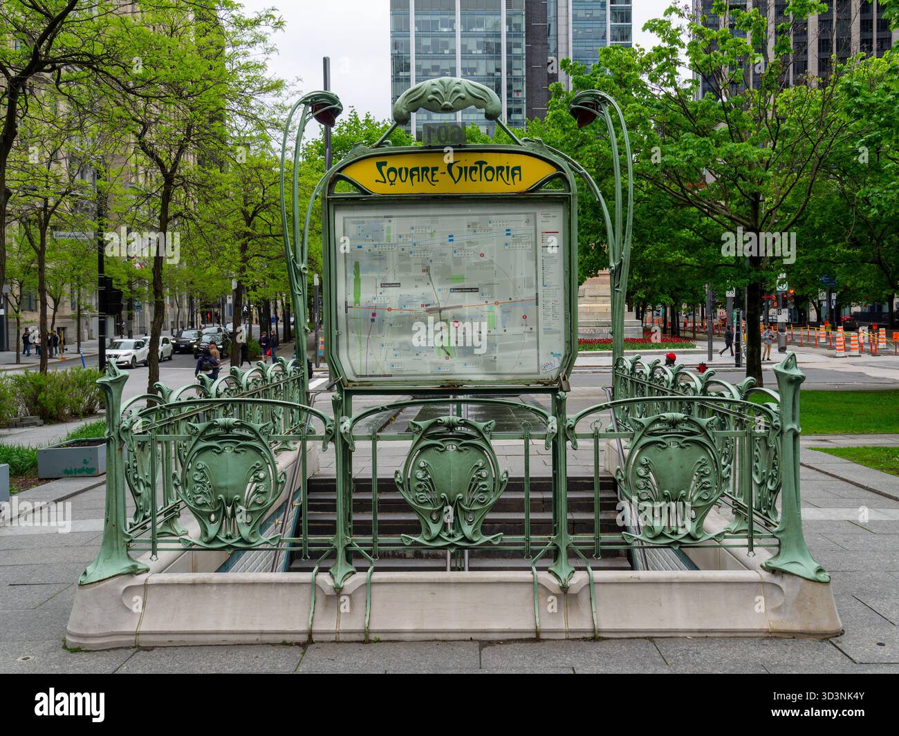 Eingang der U-Bahn Square-Victoria in der Innenstadt von Montreal, Kanada Stockfoto