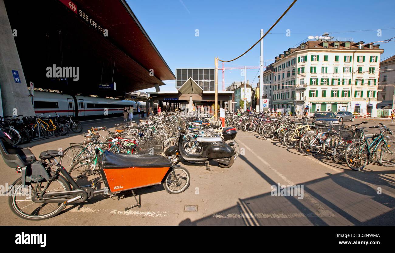 Fotos rund um die Schweizer Hauptstadt Zürich während eines europäischen Urlaubs in der Schweiz im Jahr 2023 Stockfoto